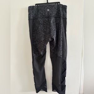 Lululemon crop size 4 black and gray leggings